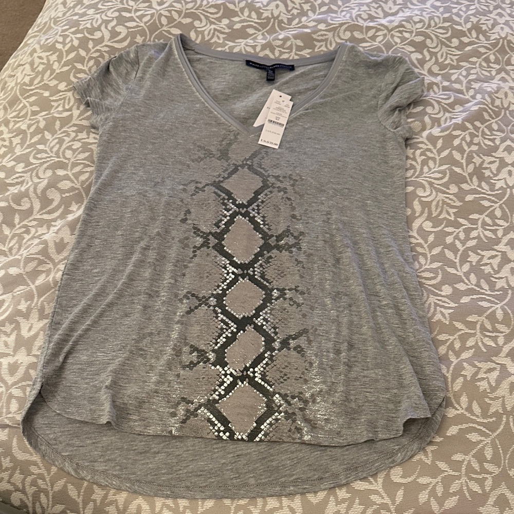 White House Black Market Heather Gray V-Neck Snake-Print Short Sleeve Tee